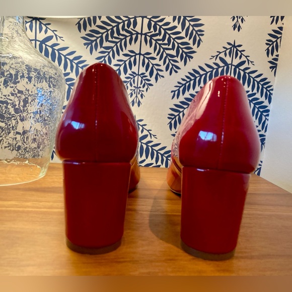 New patent red pumps. Size 8 - Picture 3 of 4